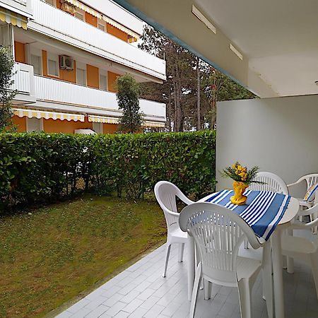 Halley Belmare Apartments Bibione Bagian luar foto