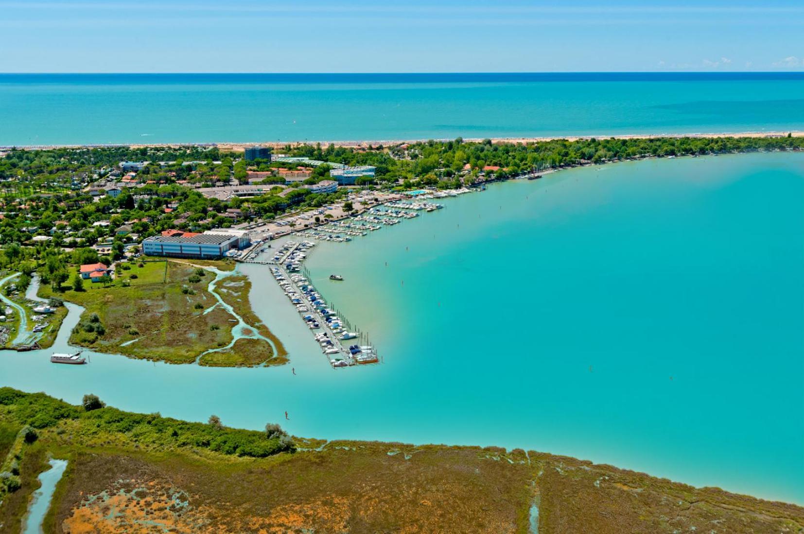Halley Belmare Apartments Bibione Bagian luar foto