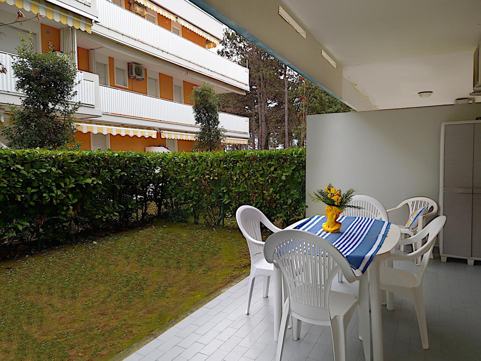 Halley Belmare Apartments Bibione Bagian luar foto