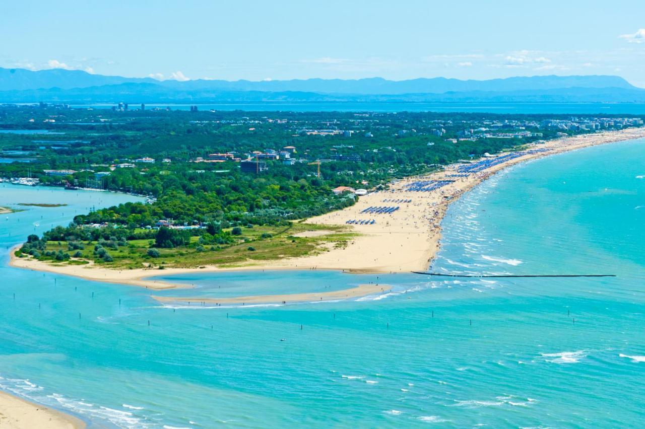 Halley Belmare Apartments Bibione Bagian luar foto